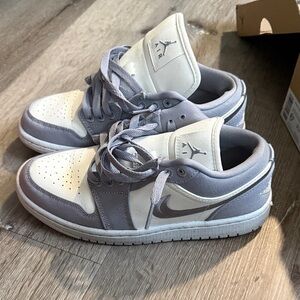 WOMENS Jordan 1 Low-Top SE — White & Light Gray